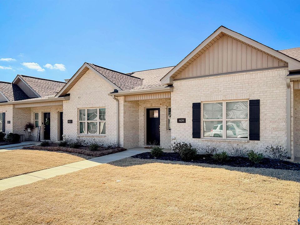 1st image of 409 Ronnie Dr SE