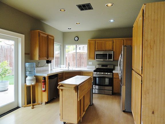 5th image of 584 Sonoma St