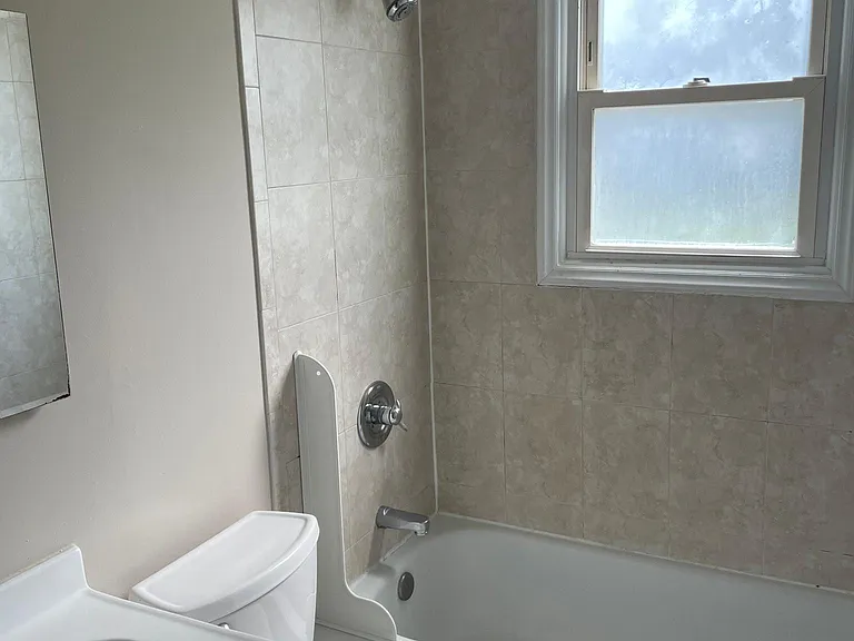 2305 Bernard St — Photo 11