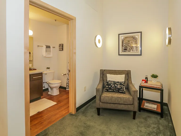 142 W Johnson St — Photo 21