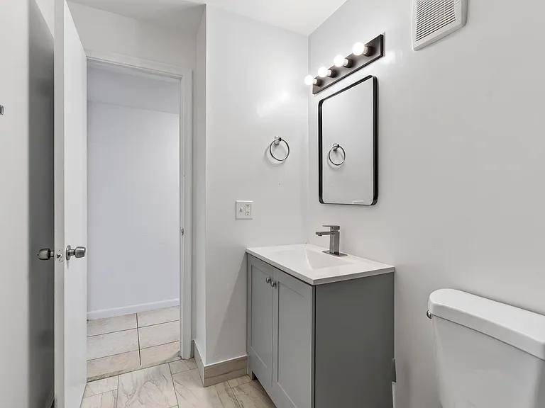 450 SW 2nd Ave #205 — Photo 21