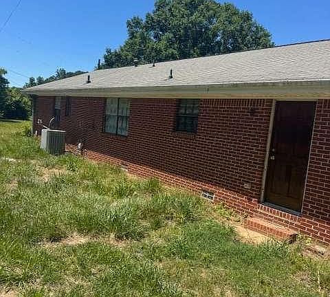 5th image of 8176 Ridge Rd