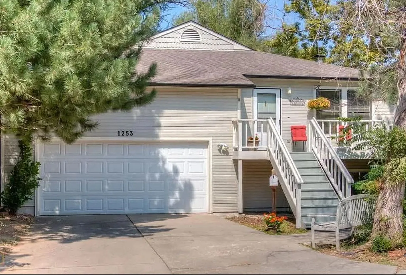 3 Bedroom Home in North Boulder Available September! — Photo 1