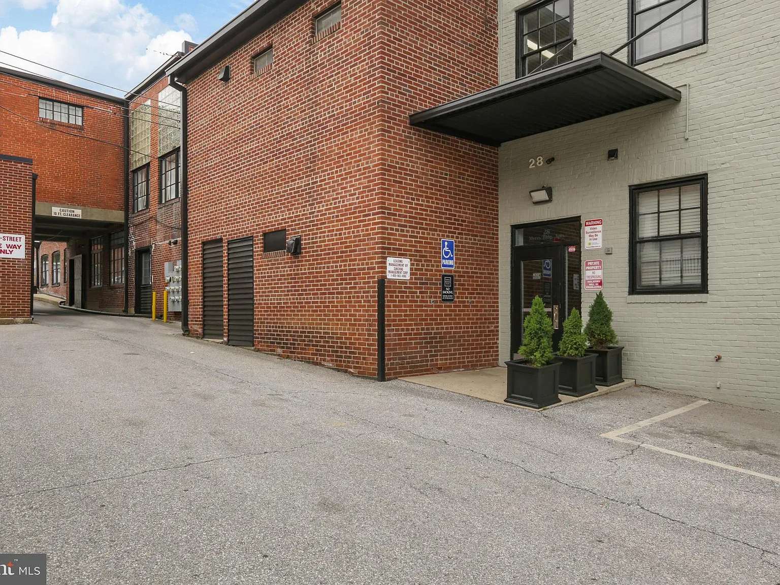 1 bed, 1.0 bath, 500 sqft, $1,350 — Photo 2