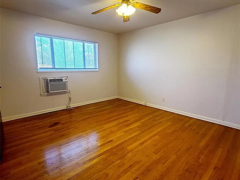 4916 Worth St #4 — Photo 11