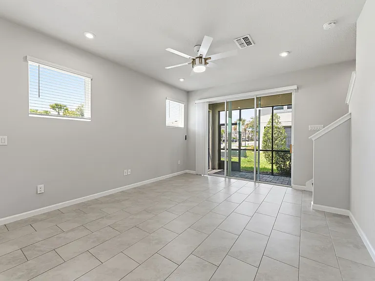 2587 Everglade Way — Photo 9