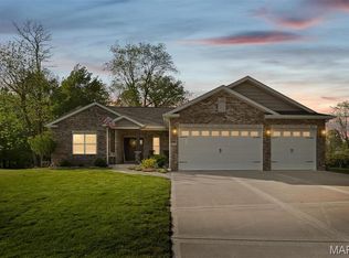 721 Birch Ln, Maryville, IL