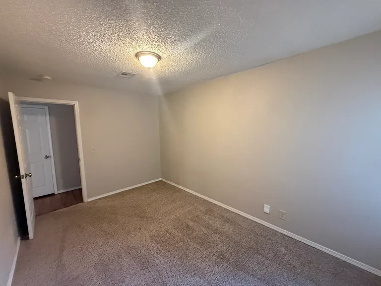 1533 E 67th Pl — Photo 10