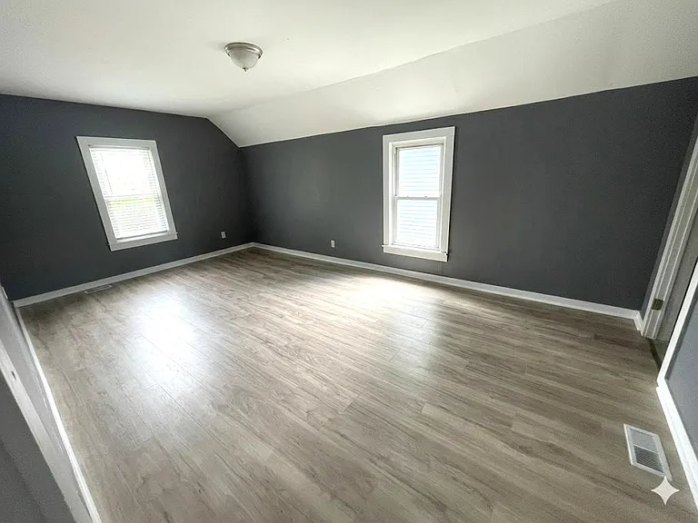 623 E 12th St #3 — Photo 4