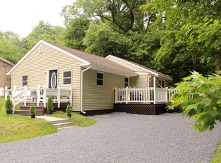 20 Hill View Rd, New Windsor, NY 12553