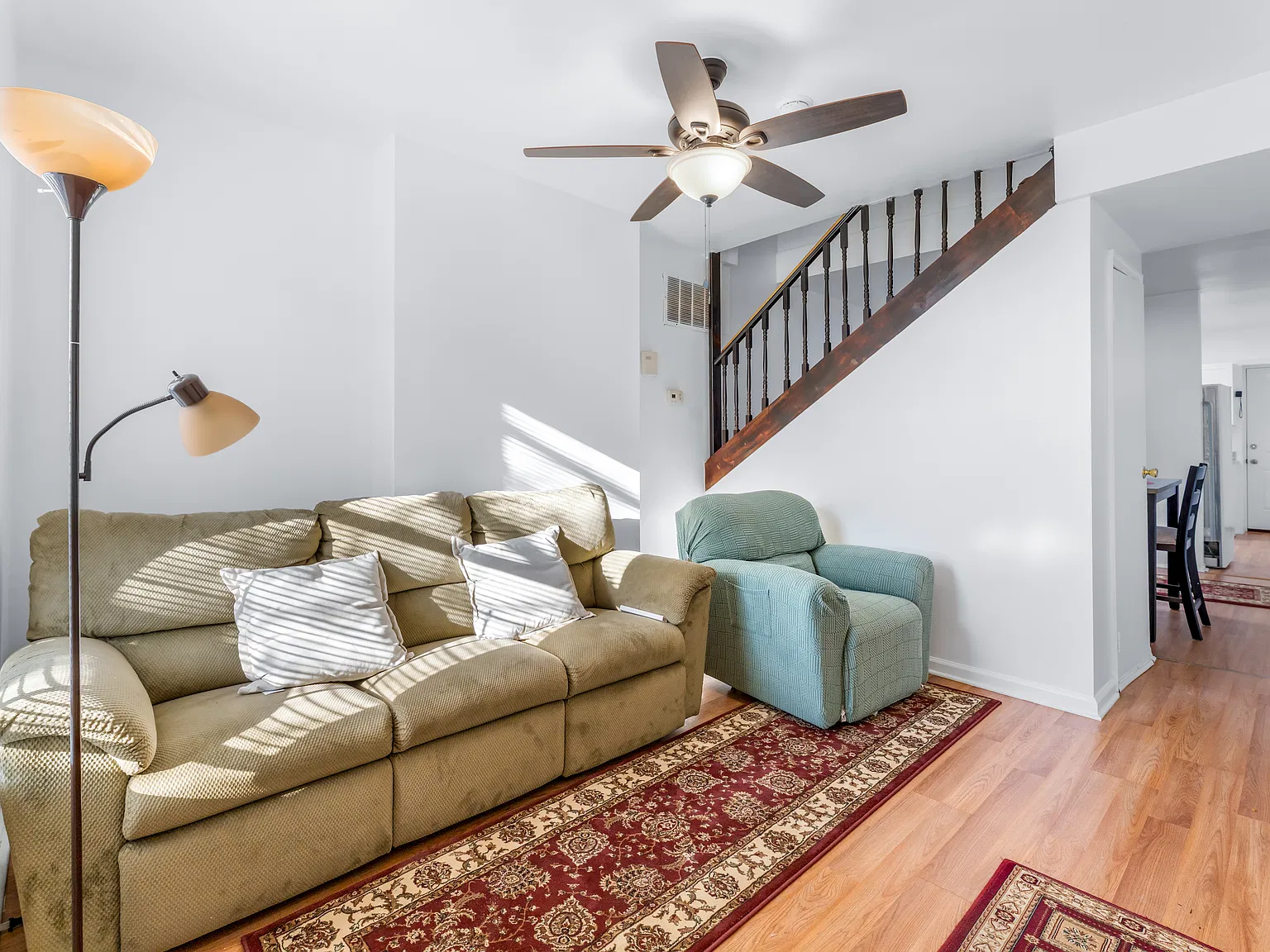 2 bed, 1.5 bath, 1040 sqft, $1,600 — Photo 3