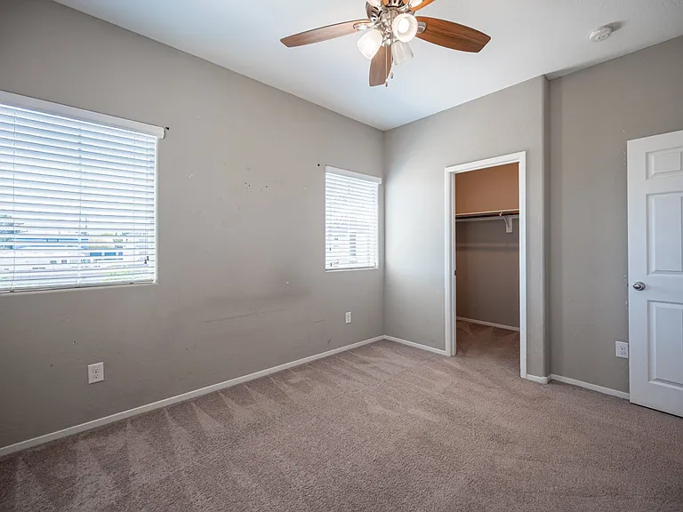 2715 Amazing Meadows Ave — Photo 32