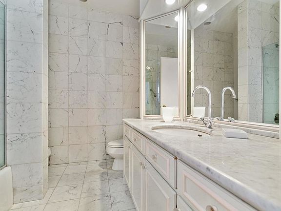 5th image of 167 E 61st St APT 18B