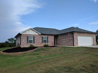 32 Mill Landing Dr, Picayune, MS 39466