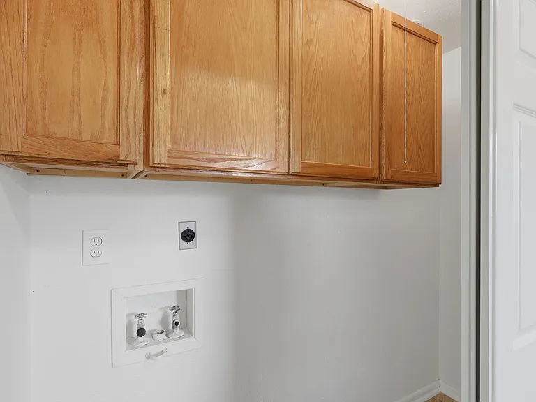 803 Oblate Dr — Photo 10