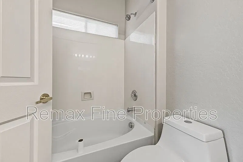 3 bed, 2.0 bath, 1135 sqft, $1,995 — Photo 4