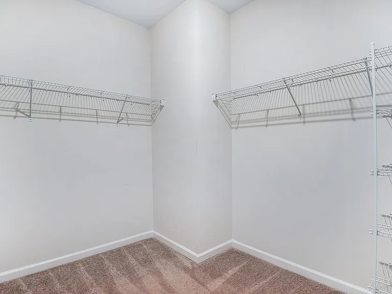 4725 Cherokee St — Photo 31