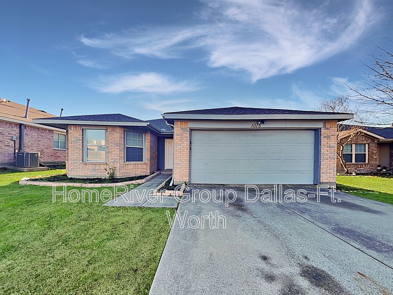 1st image of 1015 Alexandria Dr