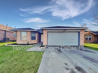 1015 Alexandria Dr, Forney, TX 75126
