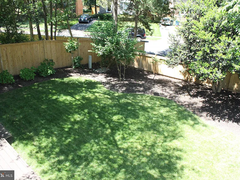 1214 Colonial Rd — Photo 21