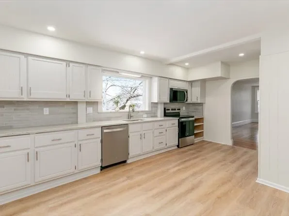 412 Cabot St #1, Beverly, MA 01915