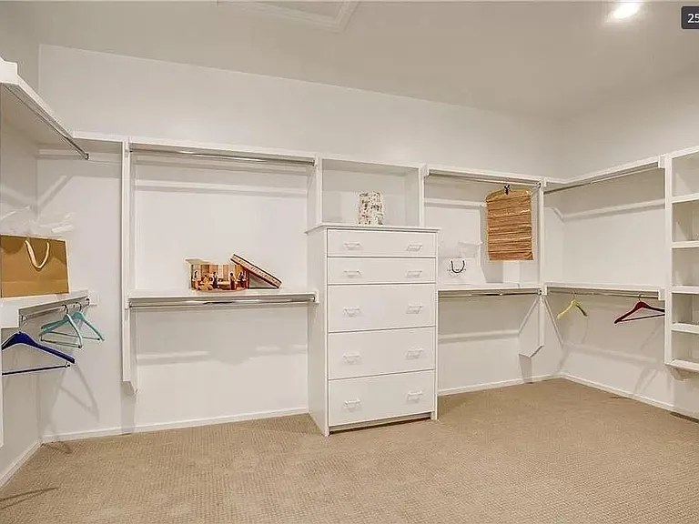 2308 N Prairie Ave — Photo 25