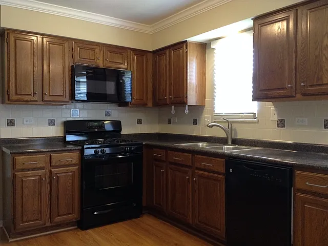 223 Magnolia Dr — Photo 2