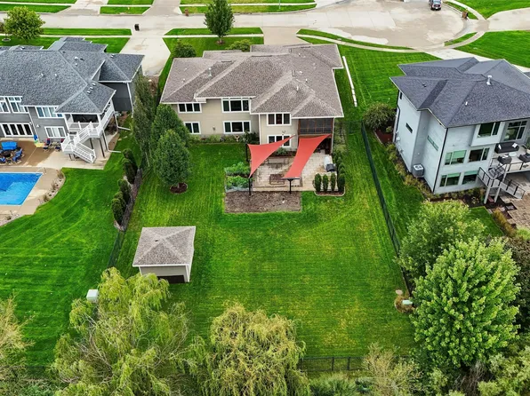 8916 NW 73rd Pl, Johnston, IA 50131