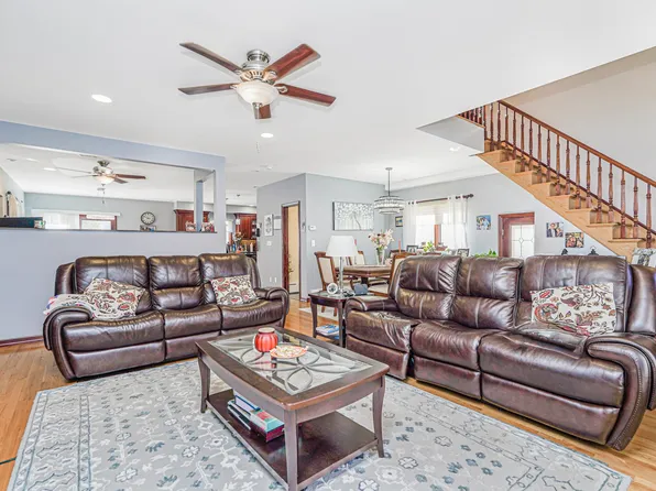 174 Barbara Street image 5 of 37