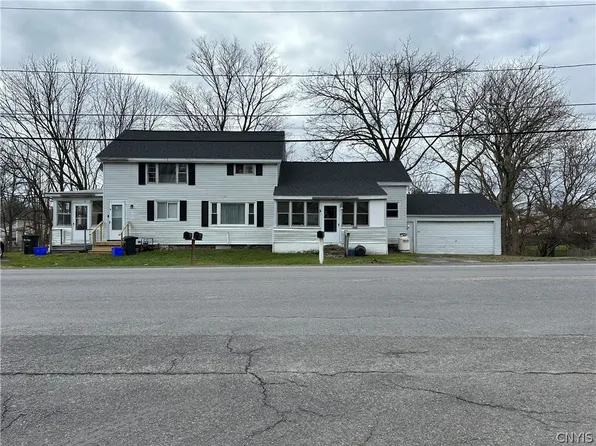 8079 Stearns Rd APT 3, Clay, NY 13041