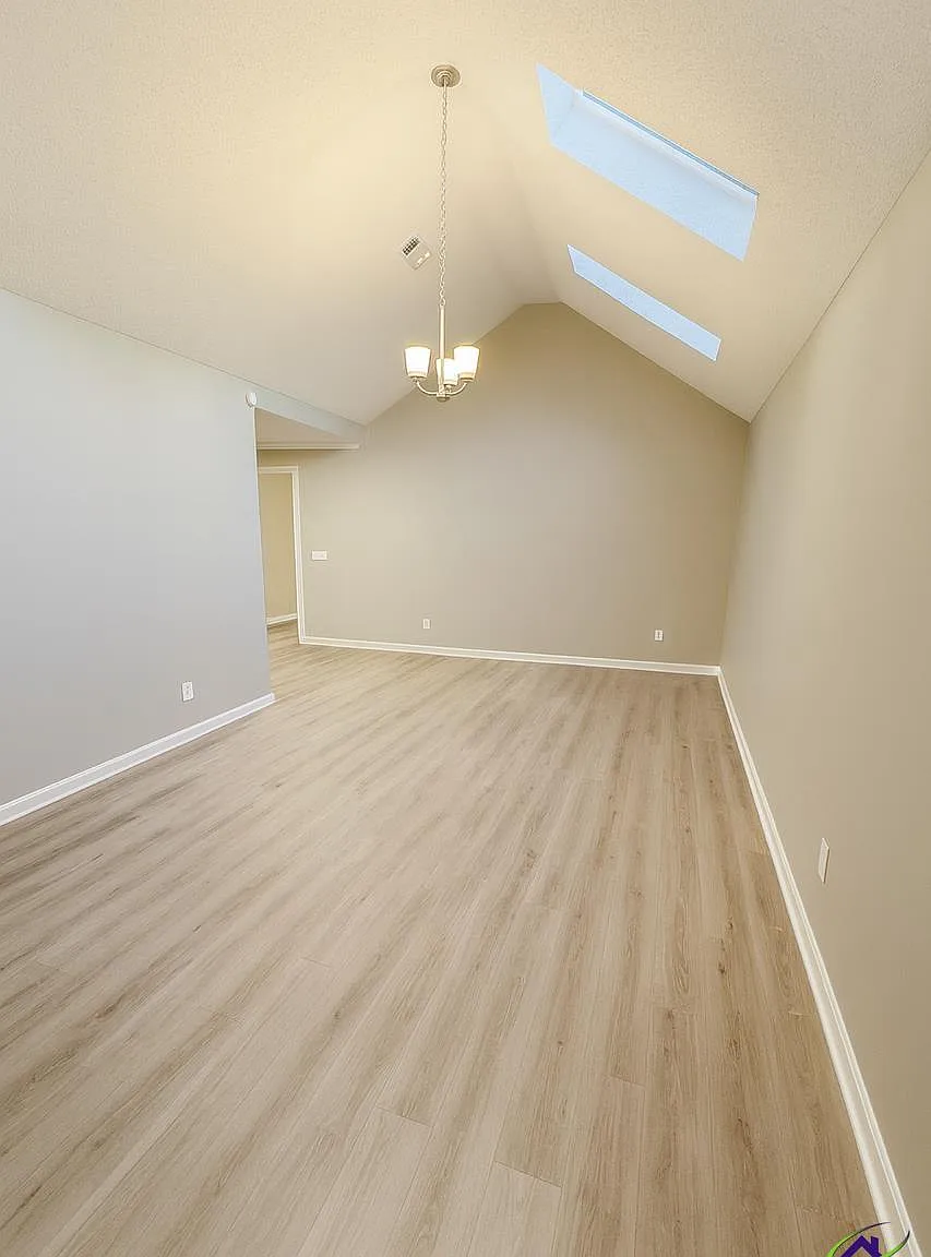 3 bed, 2.0 bath, 2118 sqft, $1,900 — Photo 3