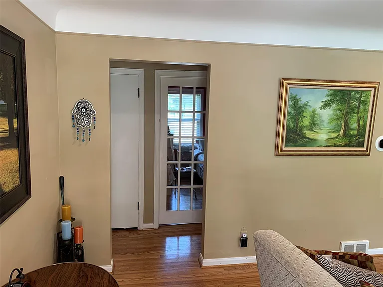 4412 Berkshire Rd — Photo 2
