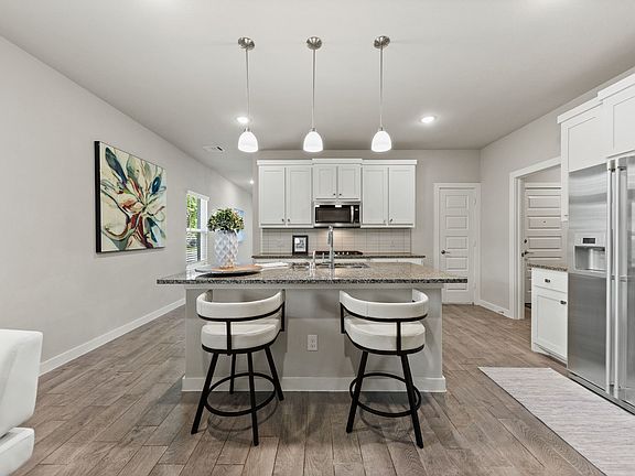3rd image of 3367 Conroe St