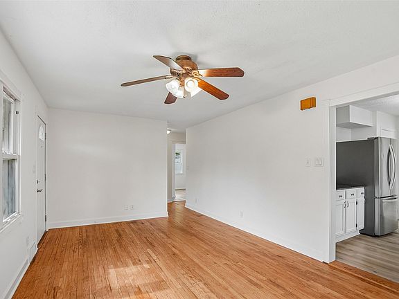 5th image of 2105 Prospect Ave