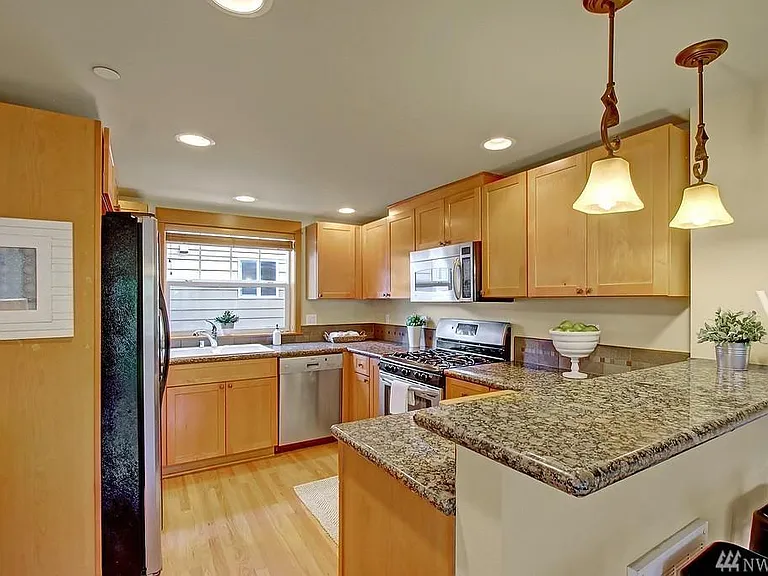 5008 12th Ave NE #C — Photo 4