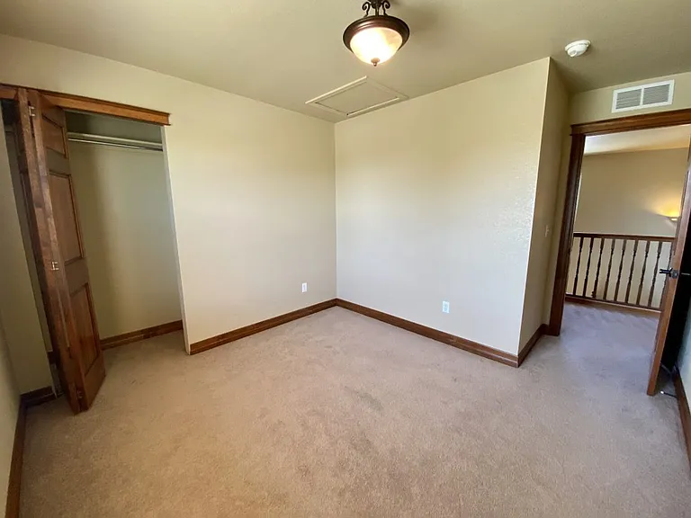 2209 Sunbury Ln — Photo 13