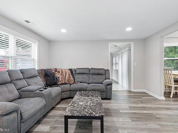 5th image of 45 Maple Shade Ln