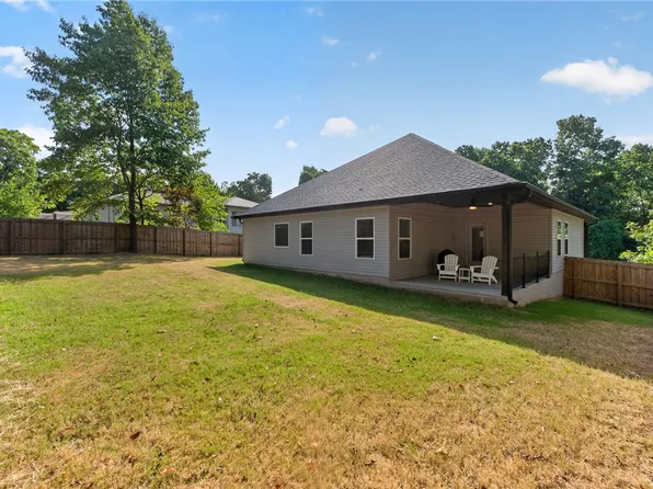 4 Clovelly Ln, Bella Vista, AR 72715