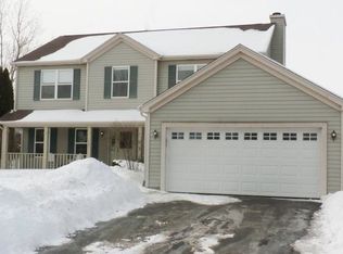 1786 Somerfield Ln, Crystal Lake, IL 60014