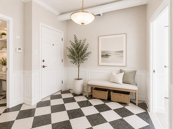 5th image of 1016 W Madison St APT 4S