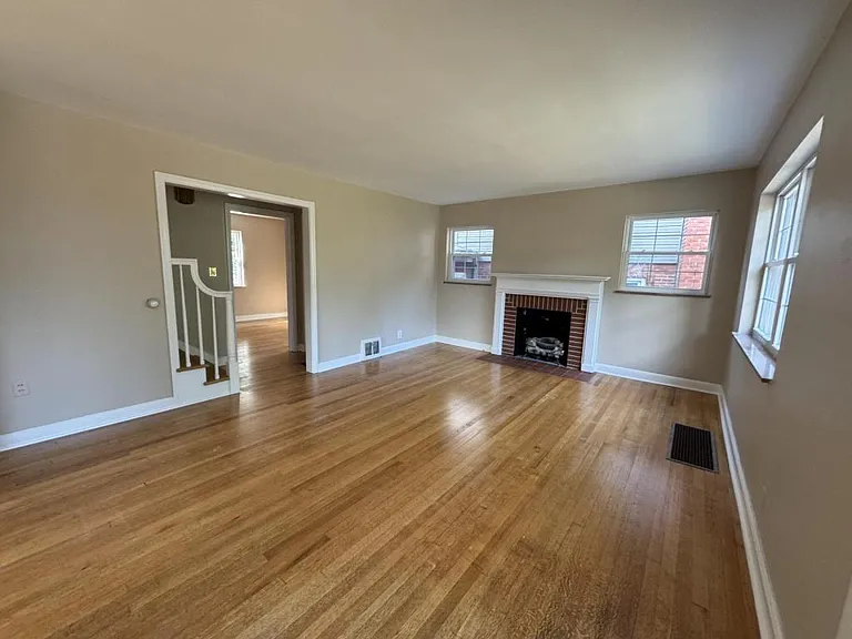 1637 Upland Rd — Photo 5