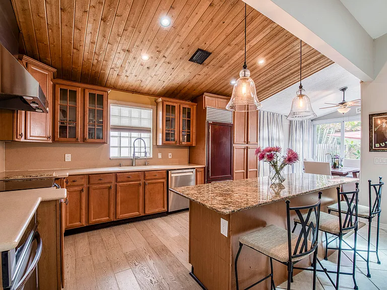 149 Cypress Cv — Photo 12
