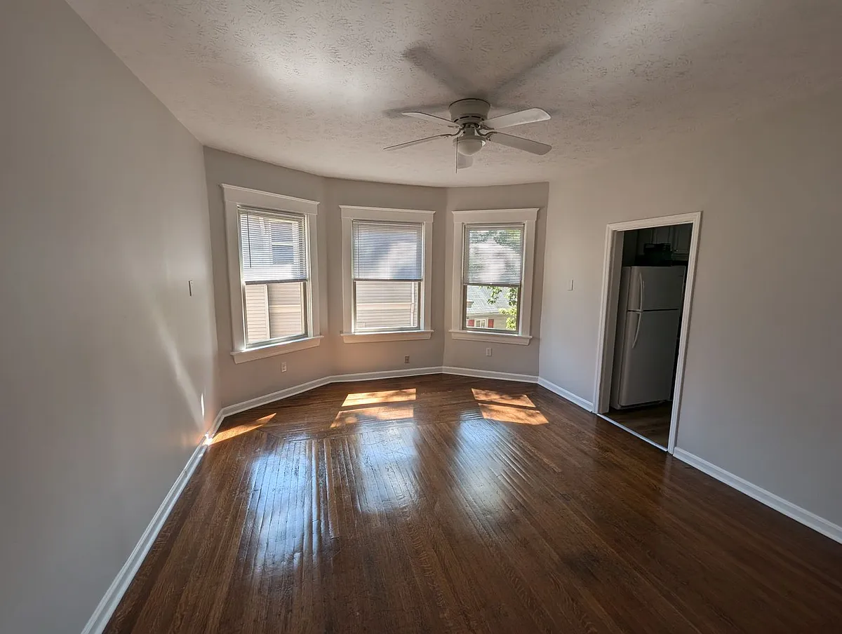 Building Photo - 3811 Spencer Ave #2