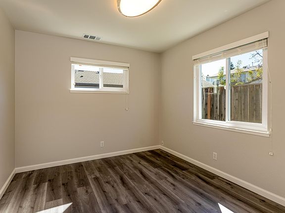 5th image of 293 Orchard Ave #B
