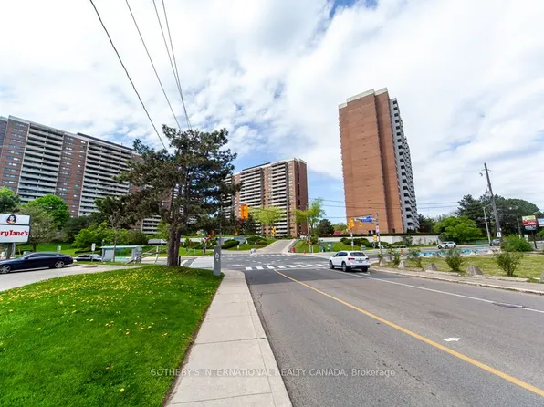 260 Scarlett Rd #302, Toronto, ON M6N 4X6