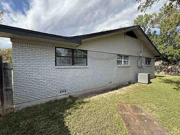3rd image of 3217 Lake Charles Ave