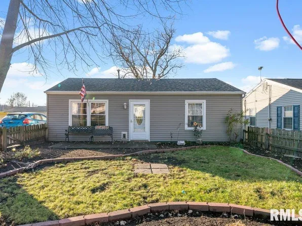 140 W 3rd St, Coal Valley, IL 61240