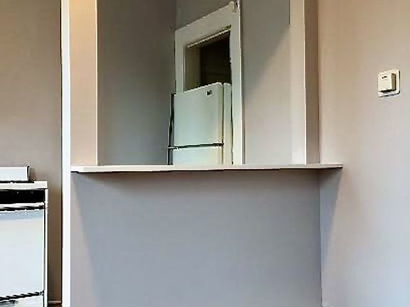 4th image of 303 S Negley Ave APT 3