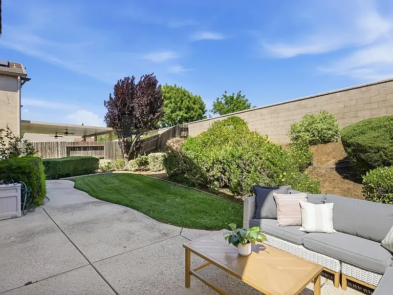1143 Barnhill Ln — Photo 8