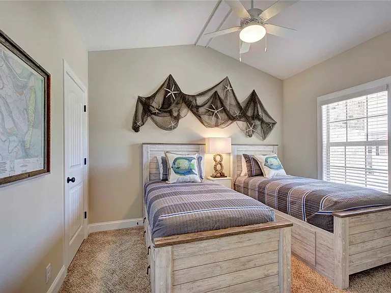 205 Mariners Cir — Photo 29